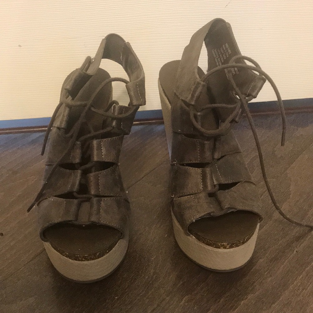 Simply Vera Wedges